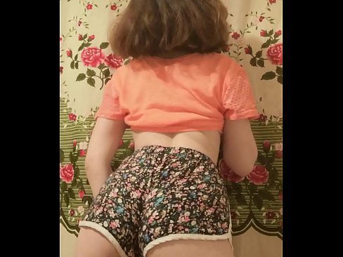 ❤️ Seksuali jauna mažylė nusimeta šortus prieš kamerą Seks video prie lt.passionateembracespotlight.ru ❤