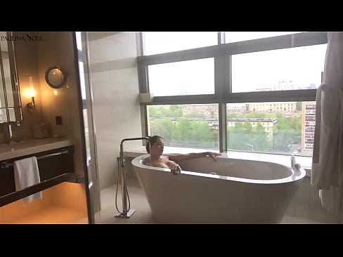 ❤️ Milžiniškas kūdikis aistringai masturbuoja savo putę vonios kambaryje Seks video prie lt.passionateembracespotlight.ru ❤