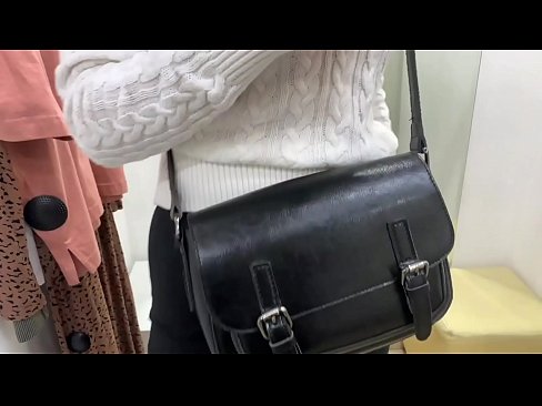 ❤️ Vieša jaunos kalės FeralBerry masturbacija su dildo aprangos kambaryje Seks video prie lt.passionateembracespotlight.ru ❤